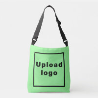 Firmenlogo auf hellgrüner, übersichtlicher Tasche