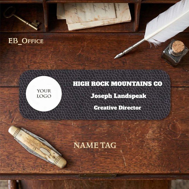 Firmenlogo auf schwarzem Leder Namensschild (Black Leather Classic Name Tag.
Size: 3” x 1” rounded rectangle with logo.
)