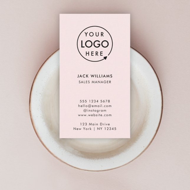 Firmenlogo | Blush Pink Modernes Vertikales Stilvo Visitenkarte (Create a sleek professional branded look with this vertical pink business card design.)