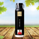 Firmenlogo Foto schwarz Trinkflasche<br><div class="desc">Ein klassischer schwarzer Hintergrund. Personalisieren Sie Ihr Firmenlogo,  Ihren Namen und ein Profil-Foto und fügen Sie es hinzu. Weißer Text.</div>