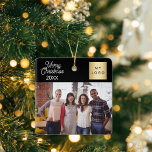 Firmenlogo Foto Schwarz Weihnachten Keramikornament<br><div class="desc">Klassische Hintergrundfarbe,  weißer Text. Text: Frohe Weihnachten. Personalisieren und hinzufügen Sie Ihr Firmenlogo,  Foto und ein Jahr.</div>