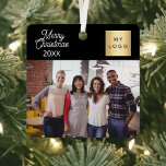Firmenlogo Foto Schwarz Weihnachten Ornament Aus Metall<br><div class="desc">Klassische Hintergrundfarbe,  weißer Text. Text: Frohe Weihnachten. Personalisieren und hinzufügen Sie Ihr Firmenlogo,  Foto und ein Jahr.</div>