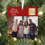 Firmenlogo Foto Weihnachten Modernes Rot Ornament Aus Metall<br><div class="desc">Klassische rote Hintergrundfarbe,  weißer Text. Text: Frohe Weihnachten. Personalisieren und hinzufügen Sie Ihr Firmenlogo,  Foto und ein Jahr.</div>