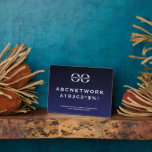 Firmenlogo Gast Wifi Password Sign Fotoplatte<br><div class="desc">Modernes WiFi Passwort-Zeichen, um Ihre Netzwerkinformationen mit den Gästen zu teilen. Ideal für Geschäftsreisende, Geschäftsreisende und mehr. Minimal modernes Design in Schwarz-Weiß mit Logo und einfacher, leicht lesbarer Typografie.</div>