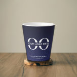Firmenlogo Minimalistisch Navy Milchtasse<br><div class="desc">Ein einfaches marineblaues Template in modernem minimalistischem Stil, das leicht mit Ihrem Firmenlogo und Text aktualisiert werden kann. Mit einem horizontalen Logo-Bannerbild (2560 x 1440 px) können Sie den Text und das Bild mit den angegebenen Feldern anpassen, oder mit der Schaltfläche "Nachricht" können Sie den Designer um Hilfe kontaktieren. Ein...</div>