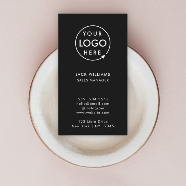 Firmenlogo | Minimalistisches Vertikalschwarz Visitenkarte (Create a sleek professional branded look with this vertical black business card design.)
