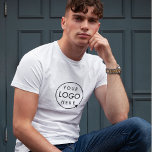 Firmenlogo Mitarbeiterfirma T-Shirt<br><div class="desc">Eine einfache,  maßgeschneiderte Business-Vorlage in modernem minimalistischem Stil,  die leicht mit Ihrem Firmenlogo aktualisiert werden kann. Wenn Sie Hilfe bei der Personalisierung dieses Produktes benötigen,  kontaktieren Sie mich bitte über den unten stehenden Nachrichtenkopf und ich werde Ihnen gerne weiterhelfen.</div>