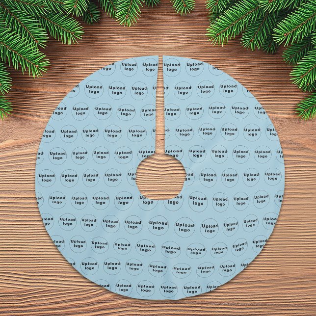 Firmenlogo Nahtloses Muster auf hellblau Polyester Weihnachtsbaumdecke (Business logo seamless pattern on light blue Christmas tree skirt)