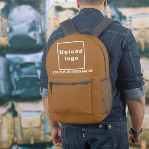 Firmenname und Logo auf braunem Rucksack
