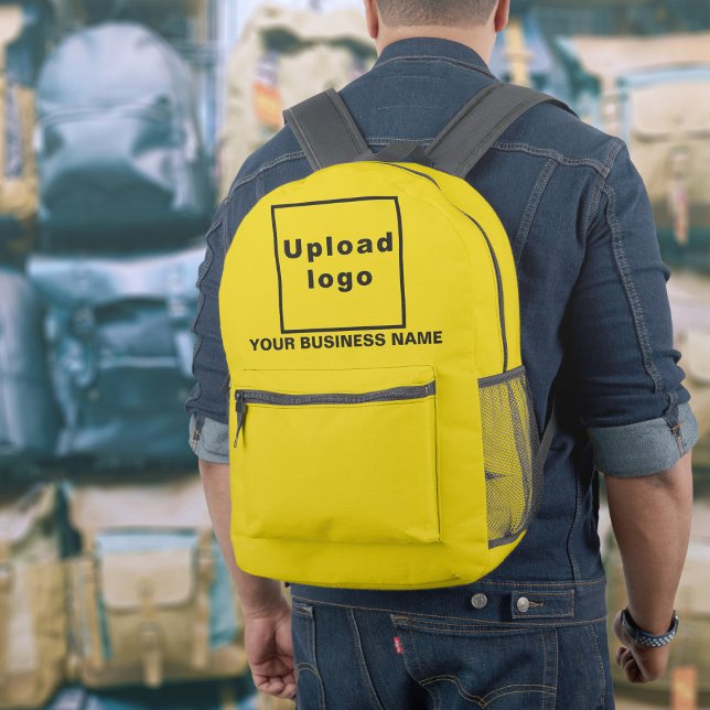 Firmenname und Logo auf dem Gelben Rückpack Bedruckter Rucksack (Build brand name awareness. Your business name and logo on yellow backpack.)