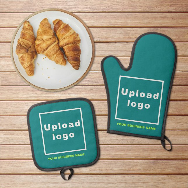 Firmenname und Logo auf der Aquamarinen grünen Sei Ofenhandschuh & Topflappen-Set (Business name and logo on teal green oven mitt and pot holder set)