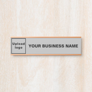 Firmenname und Logo auf der Grauhanging-Türsignatu Türschild