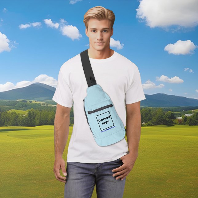 Firmenname und Logo auf der hellblauen Sling-Verpa Crossbody Bag (Business name and logo on light blue sling bag)