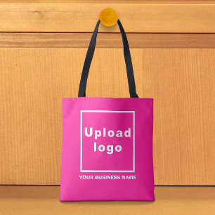 Firmenname und Logo auf der rosafarbenen Tasche