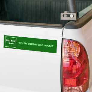 Firmenname und Logo auf grünem Autoaufkleber