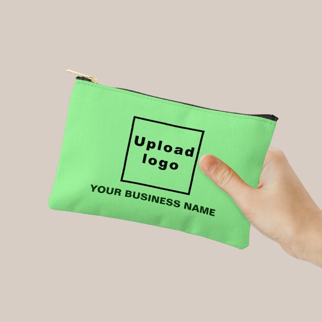 Firmenname und Logo auf hellgrünem, kleinem Beutel (Business name and logo on small light green pouch)