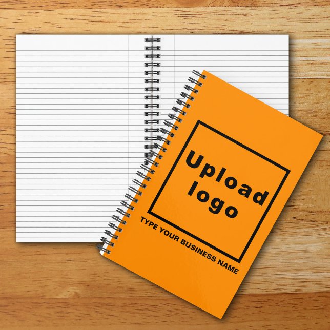 Firmenname und Logo auf Orange Color Spiral Notizbuch (Build brand name awareness. Your business logo and name on orange color cover of spiral notebook.)