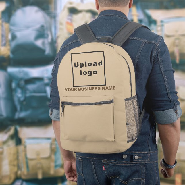 Firmenname und Logo im hellbraunen Rucksack (Build brand name awareness. Your business name and logo on light brown backpack.)