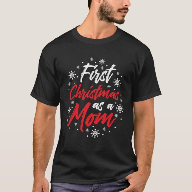 First Christmas As A Mom Cute Future Mother Xmas C T-Shirt (Vorderseite)