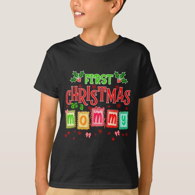 First Christmas As A Mommy 2025 Coquette Bow Match T-Shirt (Vorderseite)