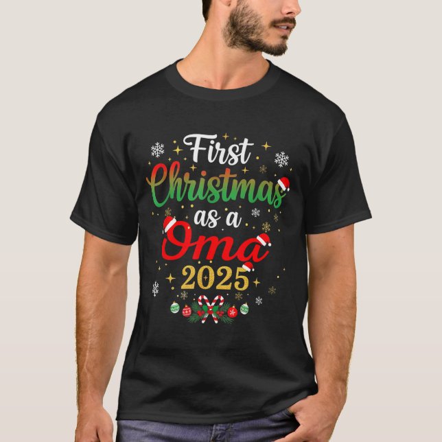 First Christmas As A Oma 2025 New Mommy Xmas  T-Shirt (Vorderseite)