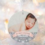 First Christmas Blush Pink Baby Girl Foto Ornament<br><div class="desc">"Mein erstes Weihnachtsbanner" und Schneeflocken-Foto-Ornament-Design kann mit dem Namen und Geburtsjahr des kleinen Mädchens personalisiert werden. Enthält ein zweites Foto auf der Rückseite. Hellrot,  rosa,  grau und weiß.</div>