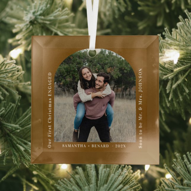 First Christmas Engaged Couples Photo Arch Ornament Aus Glas (Insitu)