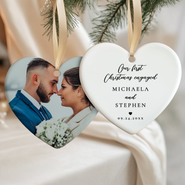 First Christmas Engaged Modern Minimalist Photo Keramik Ornament (Von Creator hochgeladen)