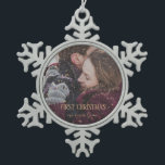 First Christmas Gold Glitzer Snowflake Ornament<br><div class="desc">Elegantes Schneeflockendekor mit goldenem Glitzer und Erstes Weihnachtsskript zusammen mit Ihren Namen in elegantem handgeschriebenem Schriftart. Sie können es mit Foto,  Namen und Zitat nach Ihren Wünschen anpassen. Karo in unserem Shop für die passende Urlaubskarte.</div>