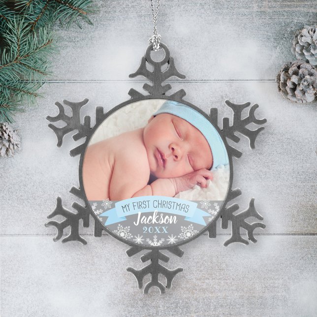 First Christmas Light Blue Baby Boy Foto Schneeflocken Zinn-Ornament (Von Creator hochgeladen)