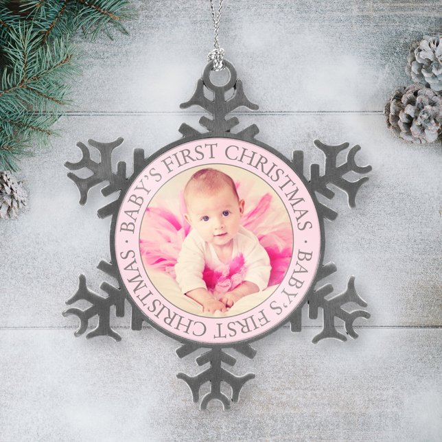 First Christmas Light Pink Custom Baby Girl Foto Schneeflocken Zinn-Ornament (Von Creator hochgeladen)