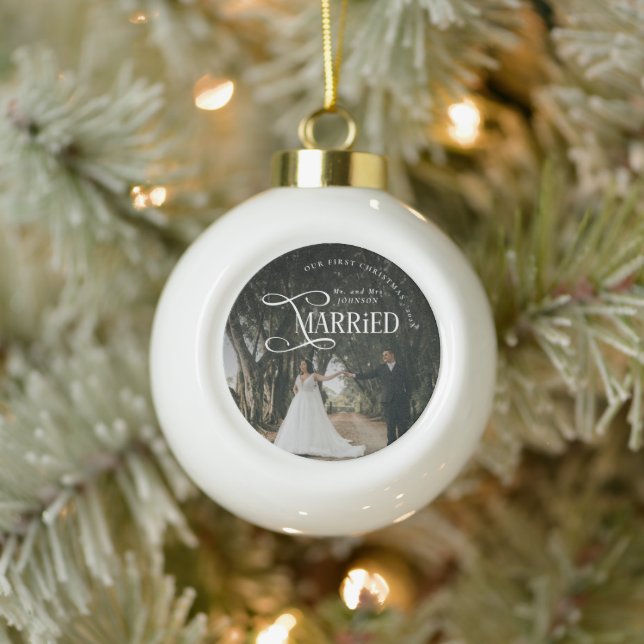 First Christmas Married Mr & Mrs Couples Photo  Keramik Kugel-Ornament (Baum)