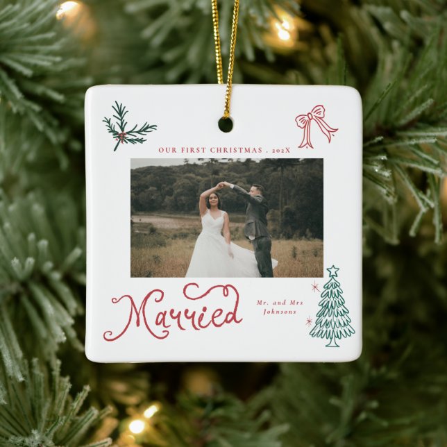 First Christmas Married Mr & Mrs Photo  Whimsical Keramikornament (Baum)