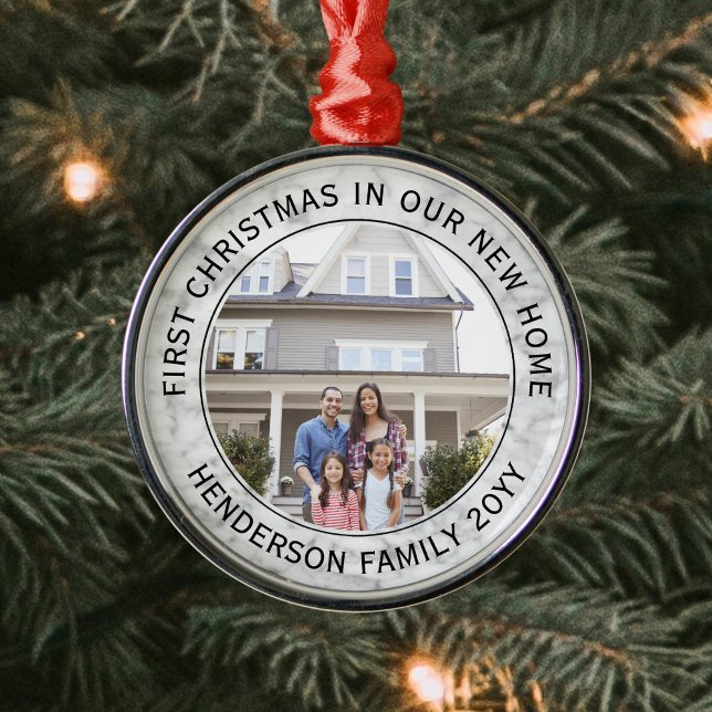 First Christmas New Zuhause Foto Elegantes Imitat  Ornament Aus Metall (Von Creator hochgeladen)