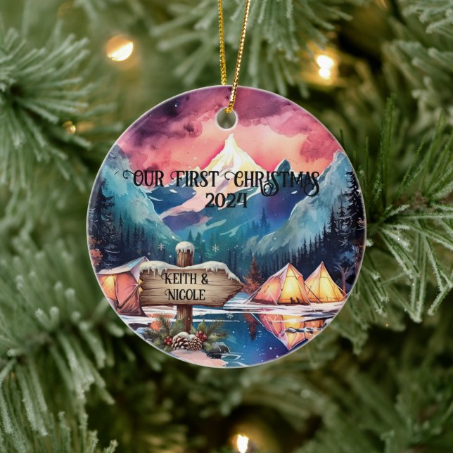 First Christmas Outdoorsy Couple neu Keramik Ornament (Baum)