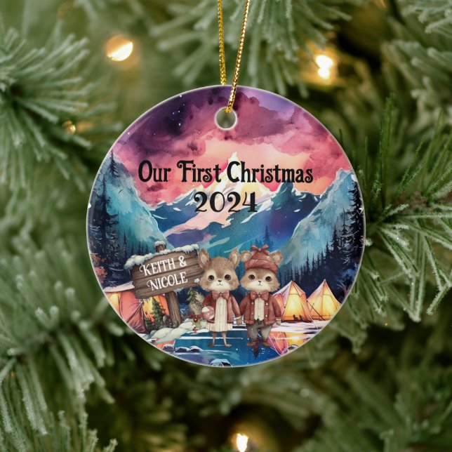 First Christmas Outdoorsy Couple neu Keramik Ornament (Baum)
