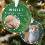 First Christmas Pine Kitten Cat 2 Foto Keepake Ornament<br><div class="desc">Erste Weihnachtsferien Kätzchen 2 Foto Keepake Ornament. Niedliches erstes Weihnachtskätzchen Foto mit Weihnachtsbaumästen. Personalisieren Sie das Ornament mit dem Foto Ihrer Katze auf der Vorderseite und auf der Rückseite des Ornaments, Name und Jahr - geben Sie Ihr Lieblings-Kitten-Foto ein. Sie können dieses maßgeschneiderte Ornament für jedes Haustier verwenden. Ein schöner...</div>
