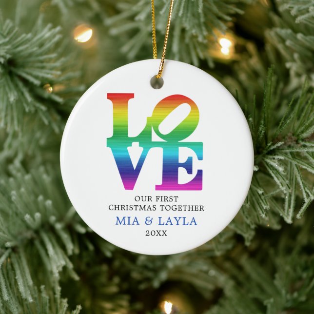 First Christmas Together Personalized Rainbow LOVE Keramik Ornament (Baum)