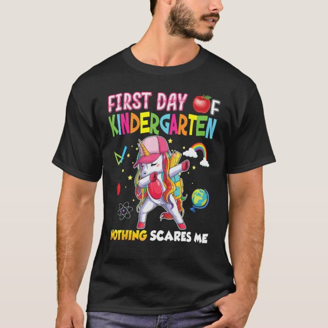 First Day Of Kindergarten Nothing Scares Me Unicor T-Shirt (Vorderseite)