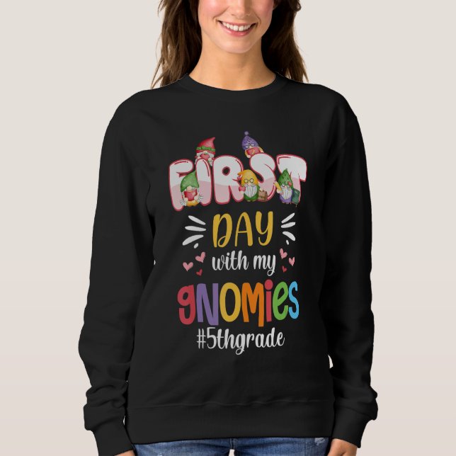 First Day With My Gnomies 5th Grade Back To School Sweatshirt (Vorderseite)