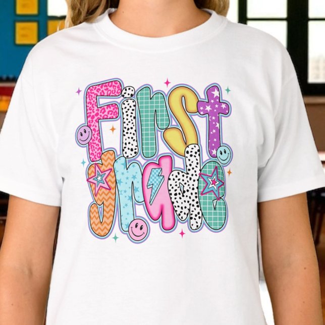 First Grade First Day of School Coquette Girly  T-Shirt (Von Creator hochgeladen)
