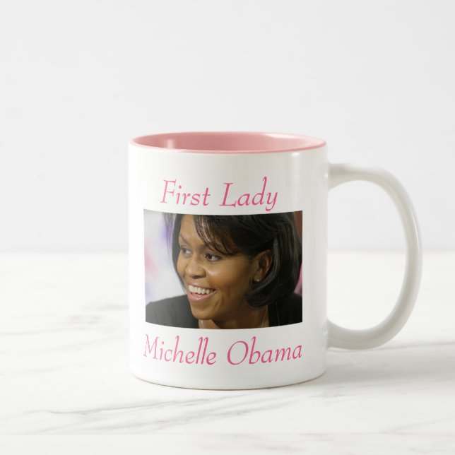 First Lady Michelle Obama - besonders angefertigt Zweifarbige Tasse (Rechts)