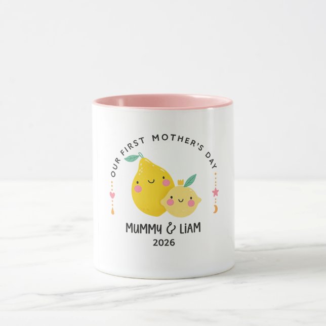 First Mother’s Day 2026 Cute Lemon Mom & Baby  Tasse (Zentrum)