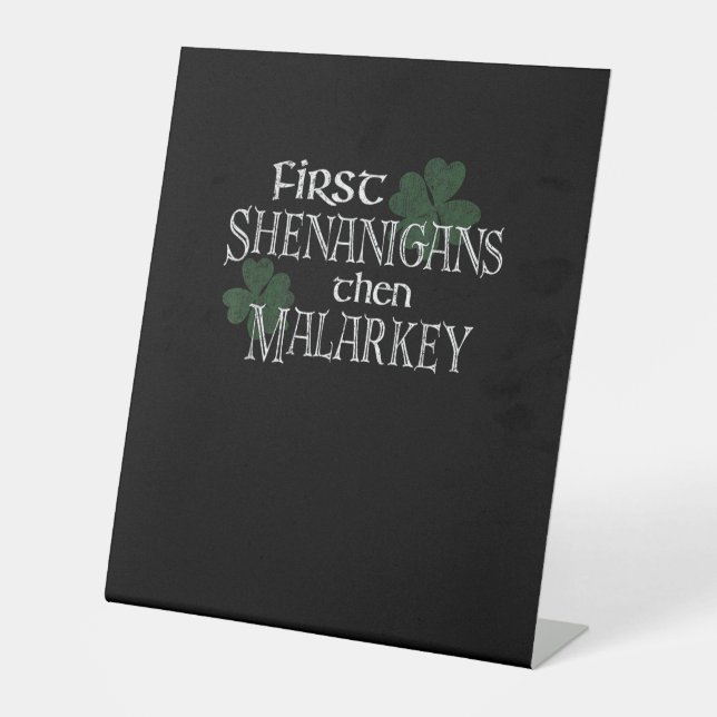 First Shenanigans dann Malarkey Funny Irish Pride Sockelschild (Vorderseite)