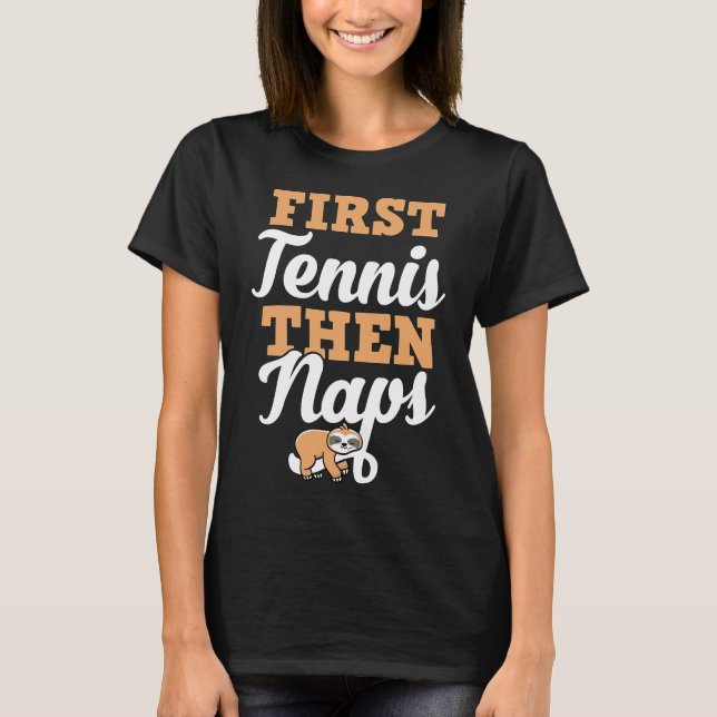 First Tennis Dann Nickerchen Funny Sloth Funny Ret T-Shirt (Vorderseite)