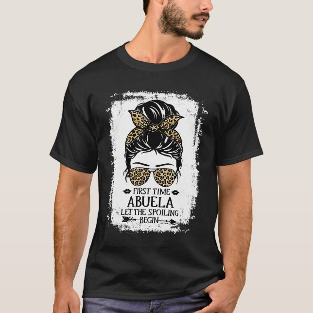 First Time Abuela Let The Spoiling Begin Messy Bun T-Shirt (Vorderseite)