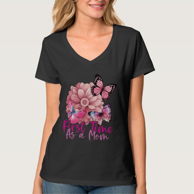 First Time As A Mom 2023 Mother s Day 2023 Butterf T-Shirt (Vorderseite)