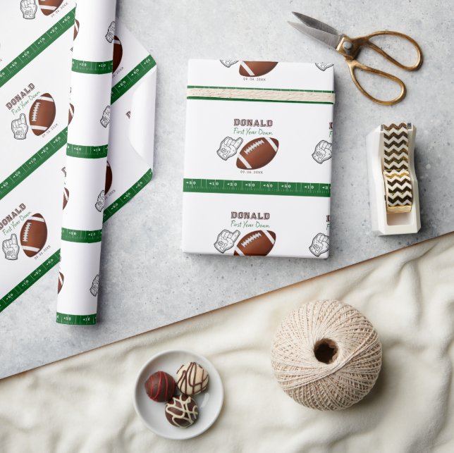 First Year Down Football Geburtstag  Geschenkpapier (Kunsthandwerk)