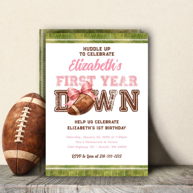 First Year Down Football Girly 1st Birthday Einladung (First Year Down Football Girly 1st Birthday Invitation)