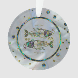 Fisch-Tierkreis-Goldohrschnecke auf Konstellation Ornament